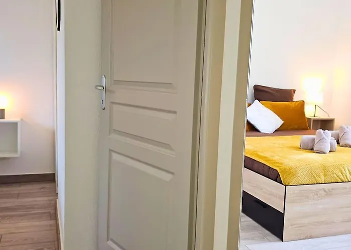 L'orchidee, Proche De La Gare Avec Clim Et Terrasse Apartman *